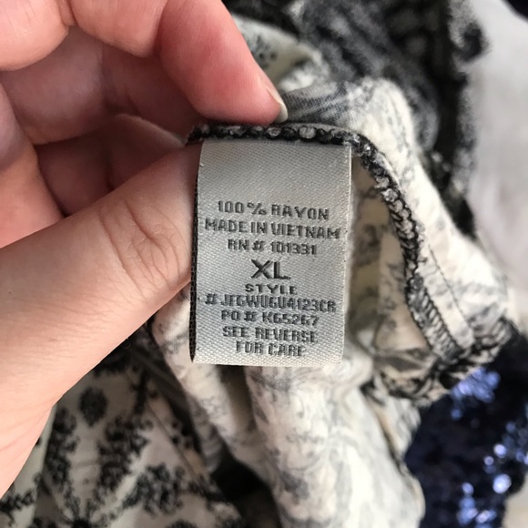 🖤FLORAL QUARTER SLEEVE ROMPER - Picture 4 of 5